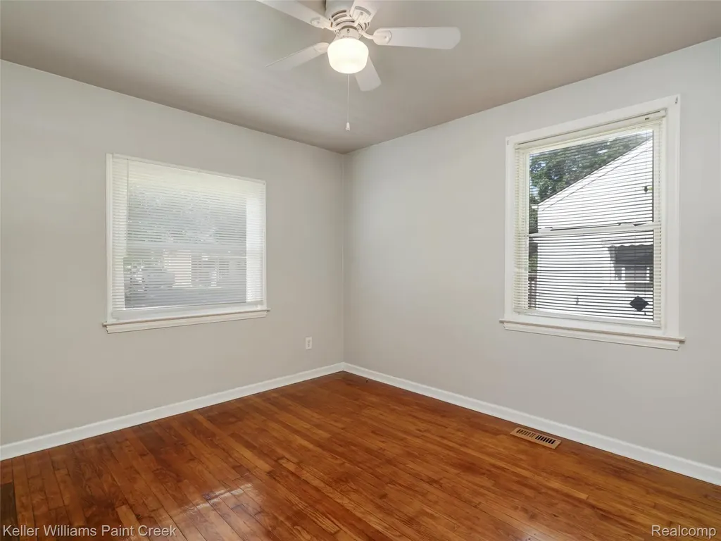 3657 Alvina Avenue Warren City MI 48091