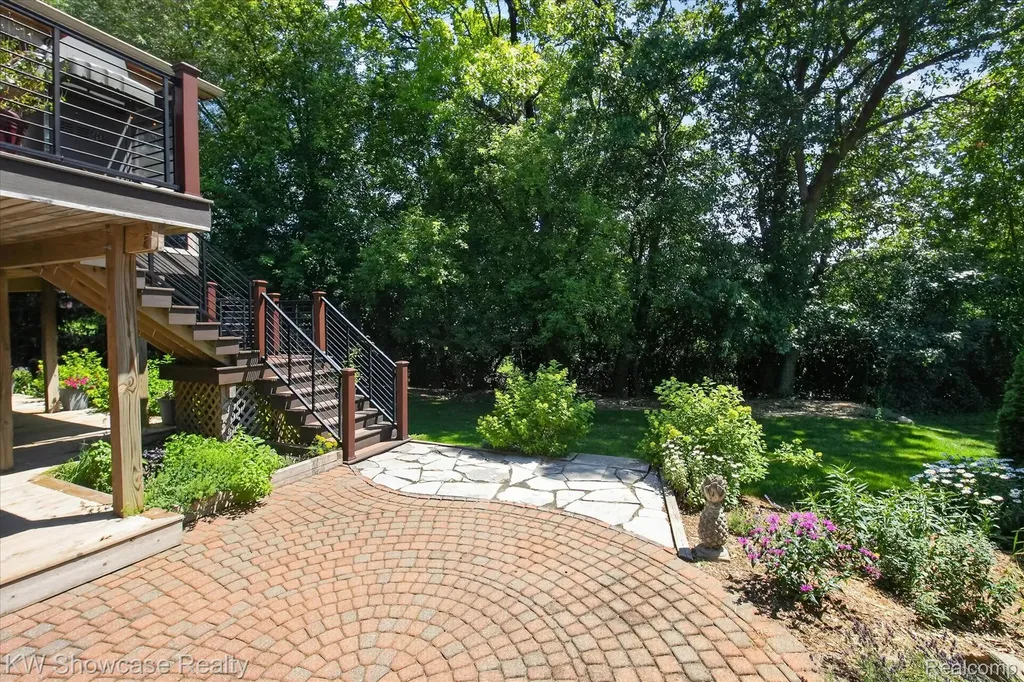 8265 Eastway Drive White Lake Charter Township MI 48386