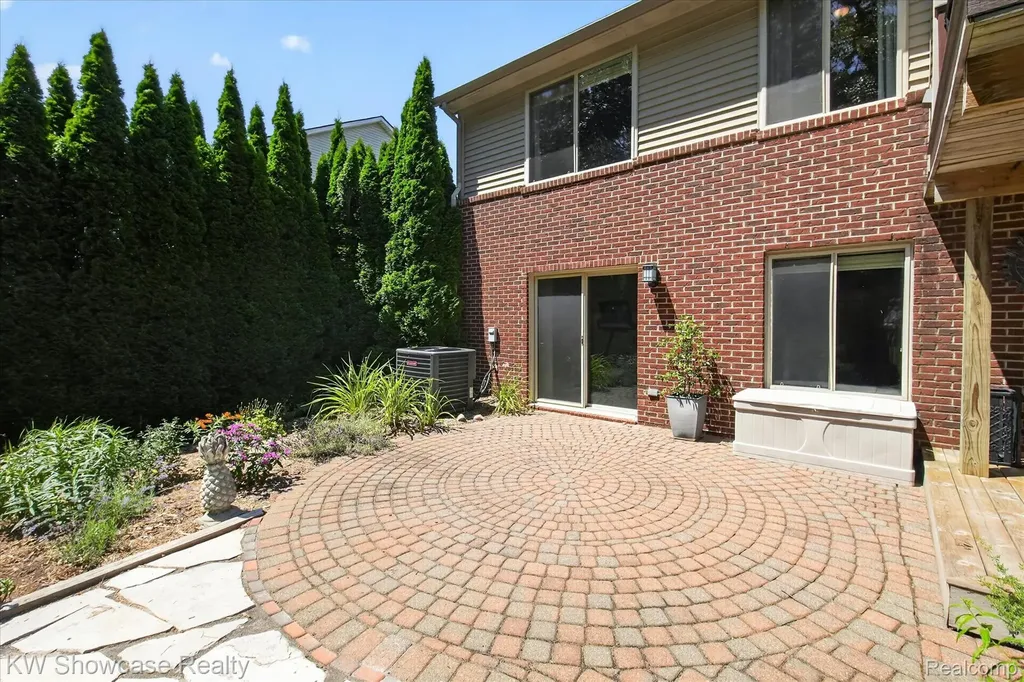 8265 Eastway Drive White Lake Charter Township MI 48386