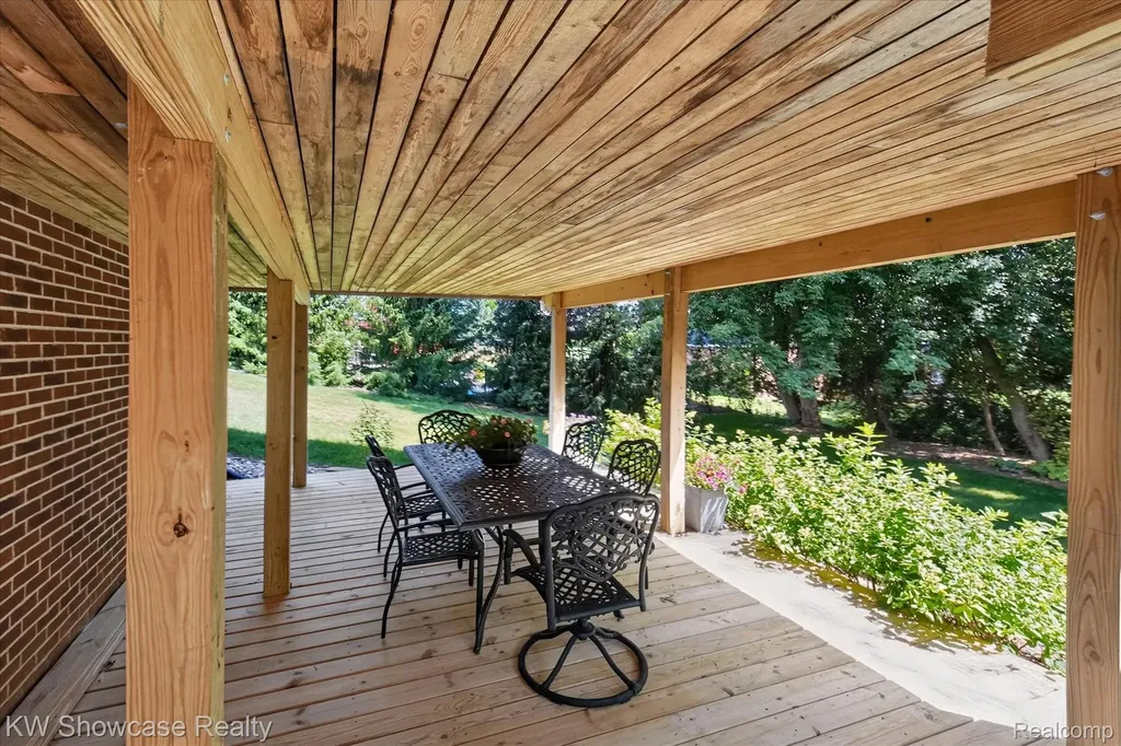 8265 Eastway Drive White Lake Charter Township MI 48386