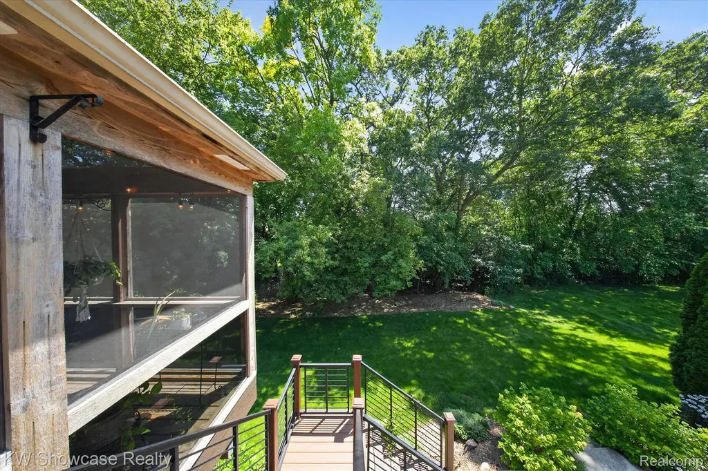 8265 Eastway Drive White Lake Charter Township MI 48386