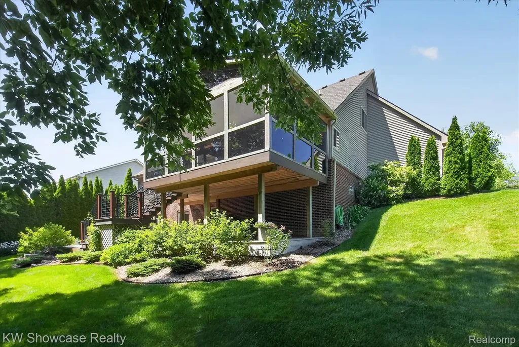 8265 Eastway Drive White Lake Charter Township MI 48386