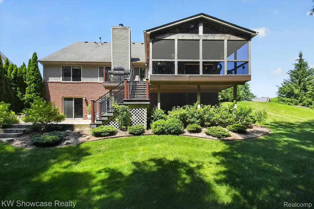 8265 Eastway Drive White Lake Charter Township MI 48386