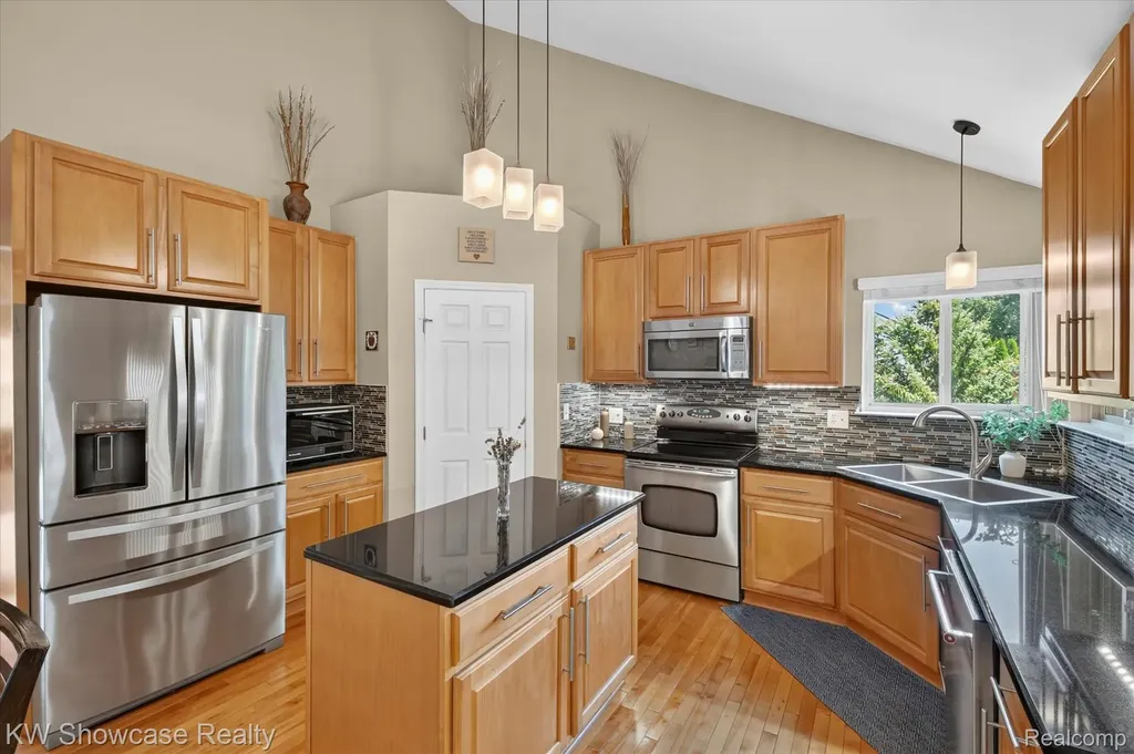 8265 Eastway Drive White Lake Charter Township MI 48386