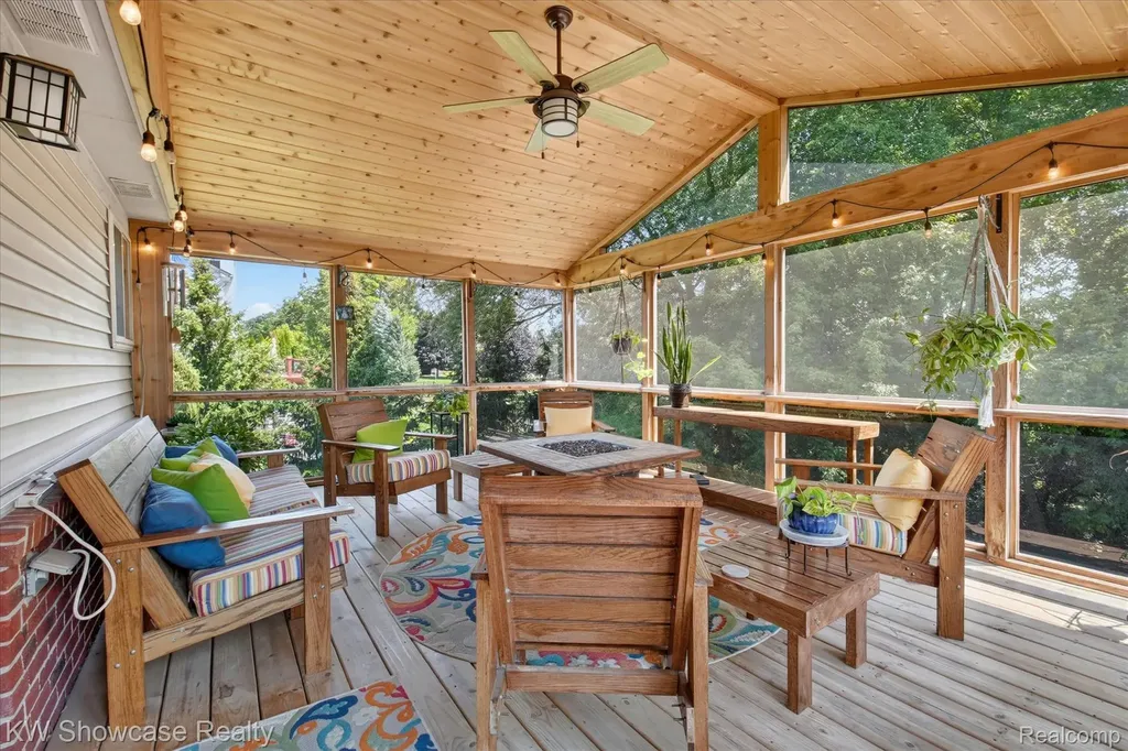 8265 Eastway Drive White Lake Charter Township MI 48386