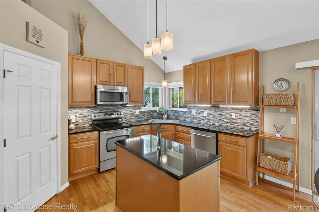 8265 Eastway Drive White Lake Charter Township MI 48386