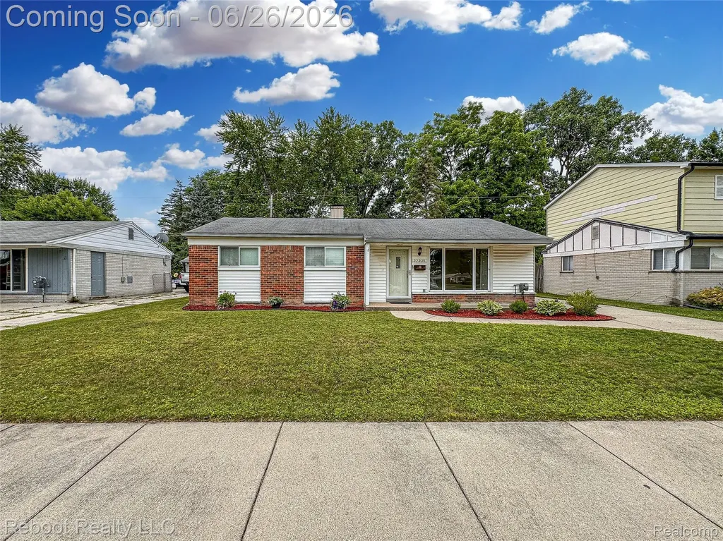 32339 Chalfonte Drive Warren City MI 48092