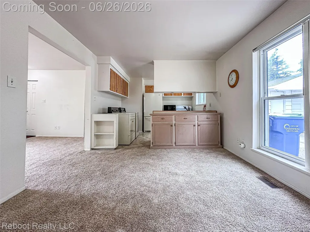 32339 Chalfonte Drive Warren City MI 48092