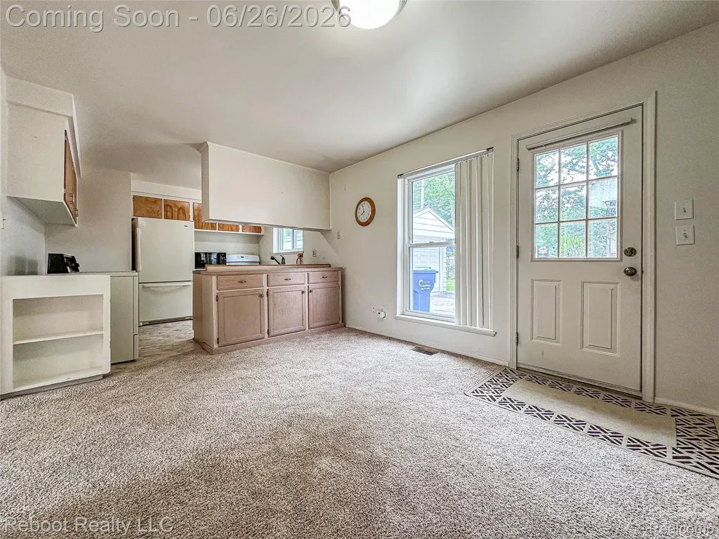 32339 Chalfonte Drive Warren City MI 48092