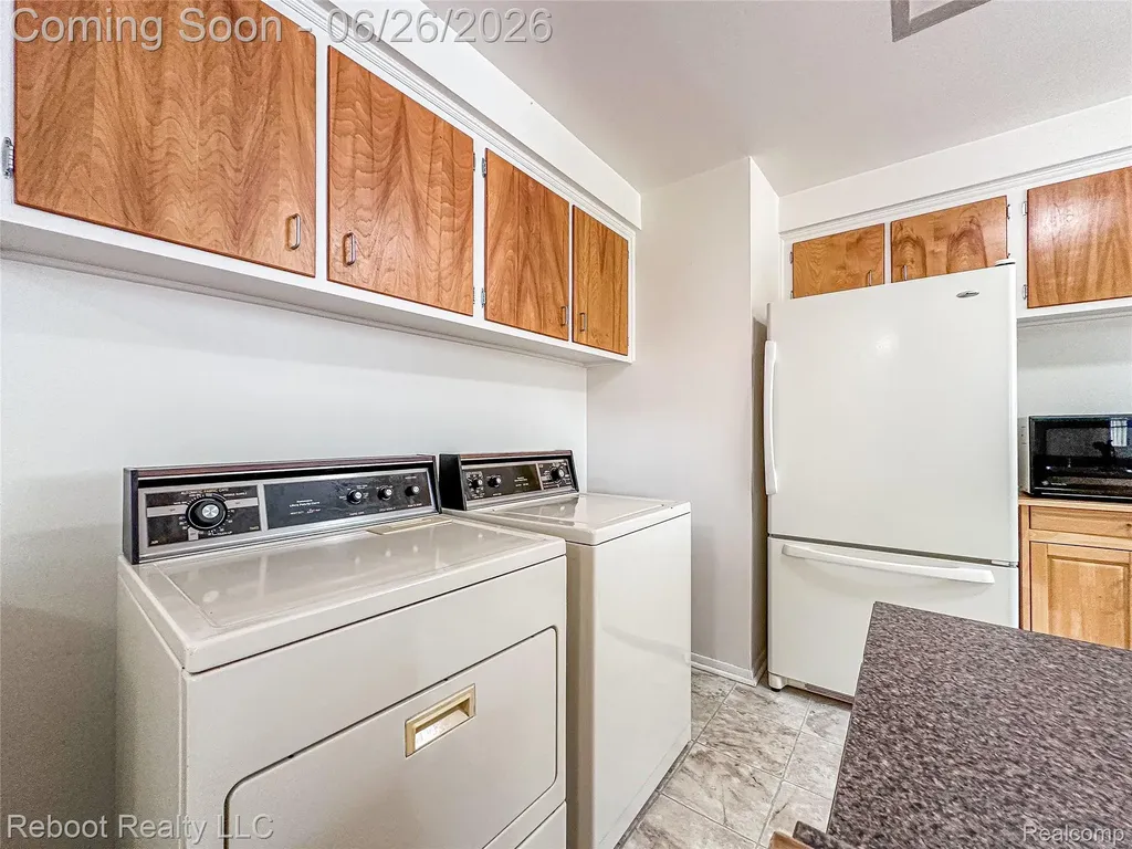 32339 Chalfonte Drive Warren City MI 48092