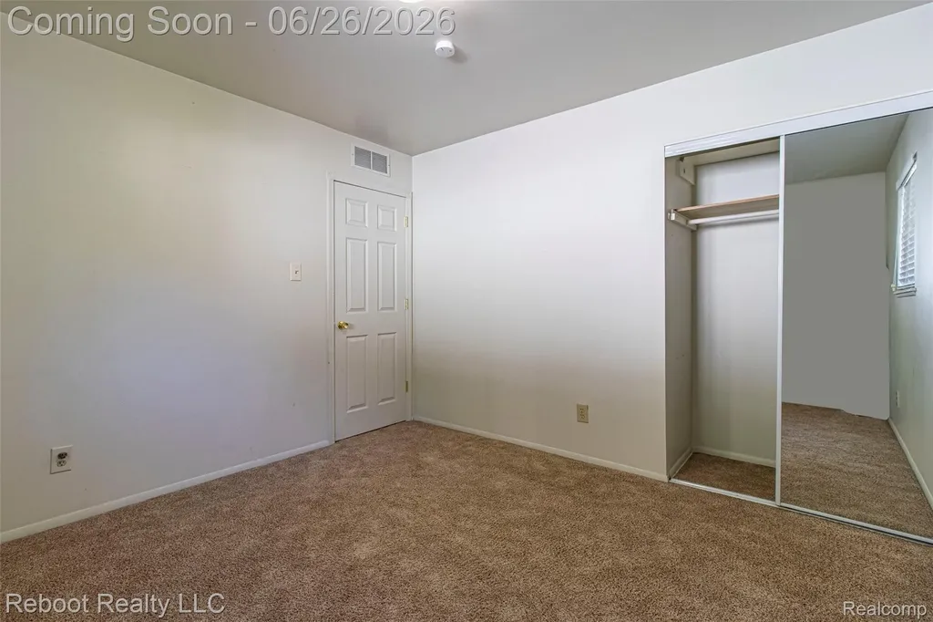 32339 Chalfonte Drive Warren City MI 48092
