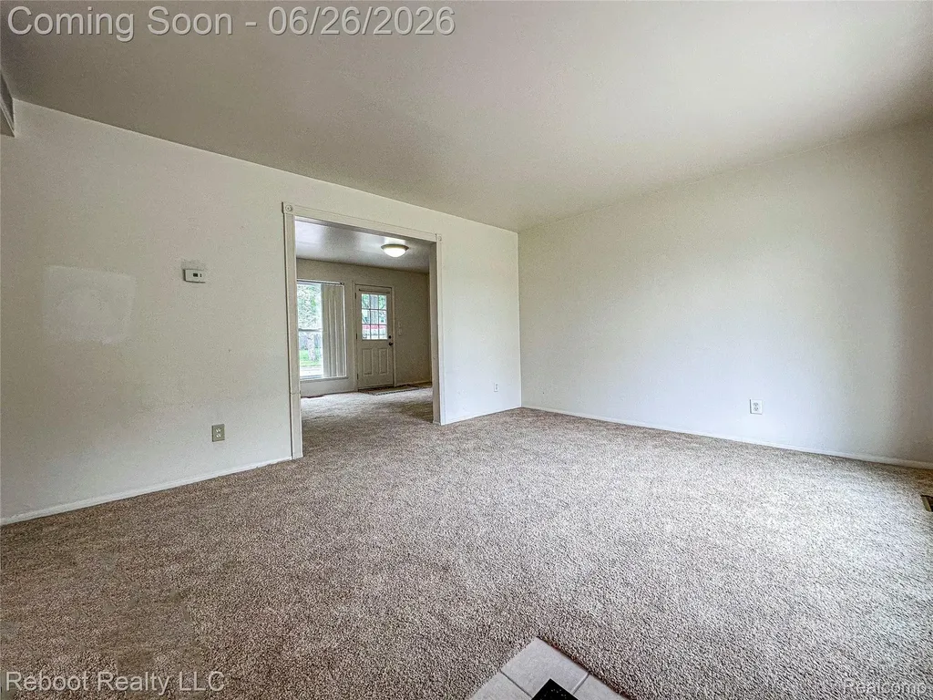 32339 Chalfonte Drive Warren City MI 48092