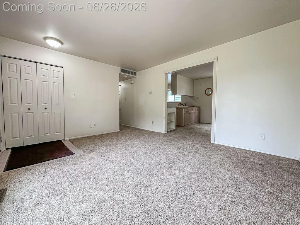 32339 Chalfonte Drive Warren City MI 48092
