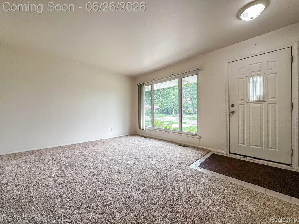 32339 Chalfonte Drive Warren City MI 48092