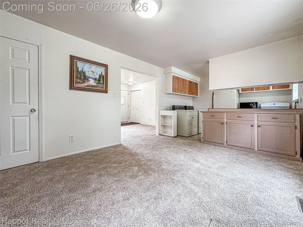 32339 Chalfonte Drive Warren City MI 48092