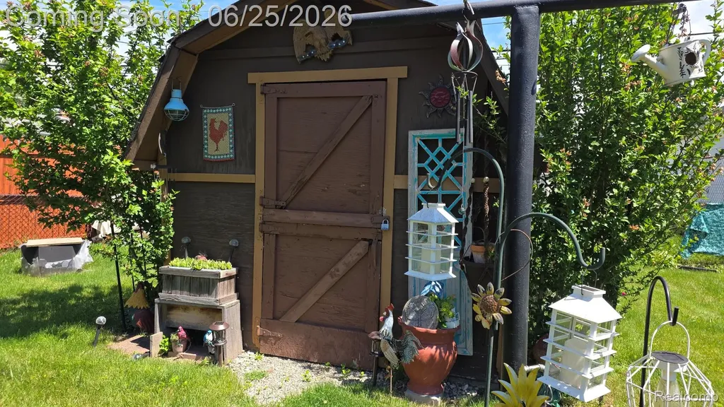 742 Mayflower Avenue Lincoln Park City MI 48146