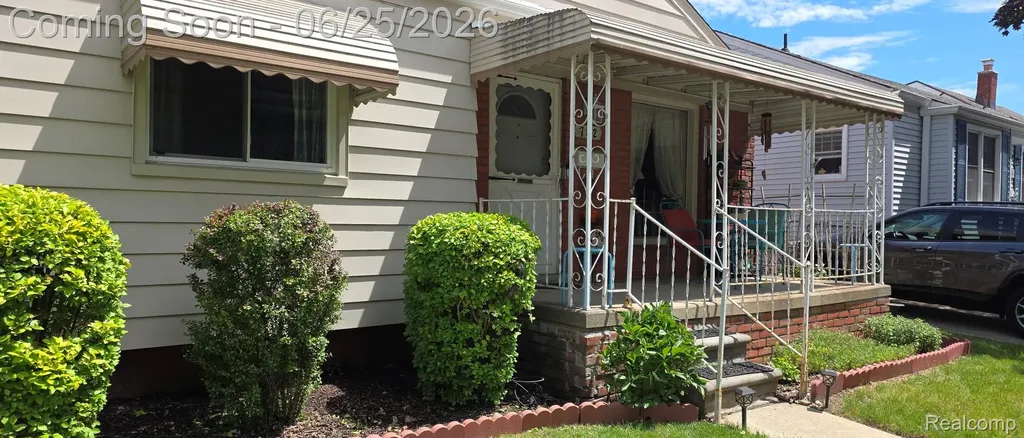 742 Mayflower Avenue Lincoln Park City MI 48146