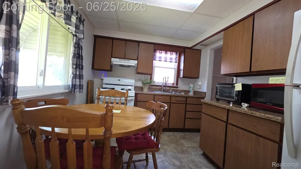 742 Mayflower Avenue Lincoln Park City MI 48146