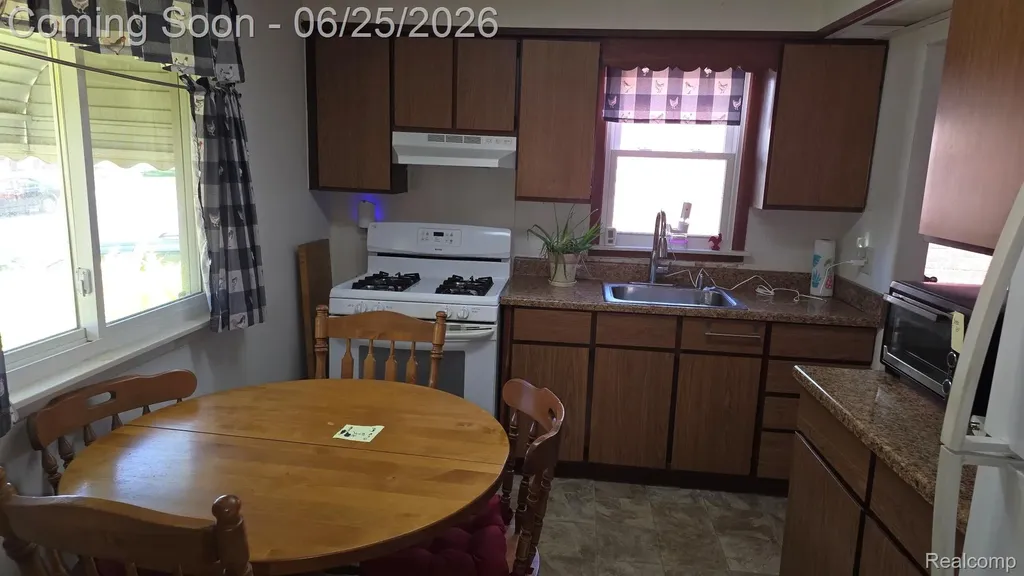 742 Mayflower Avenue Lincoln Park City MI 48146