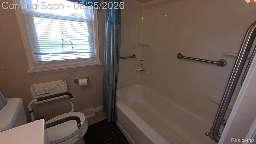 742 Mayflower Avenue Lincoln Park City MI 48146