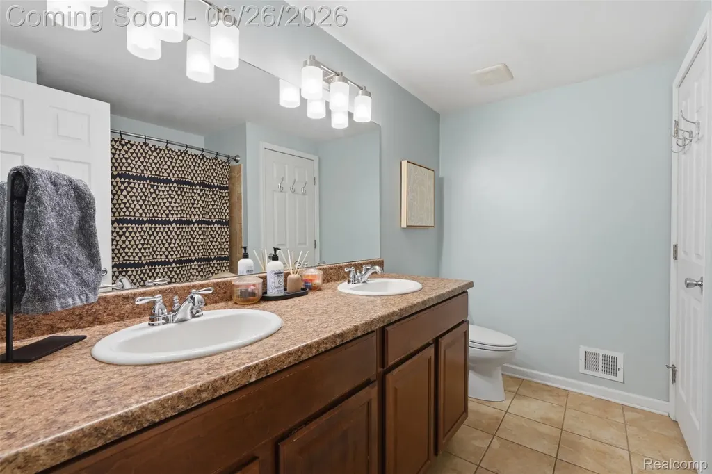 60569 Town Square Street Lyon Charter Township MI 48165