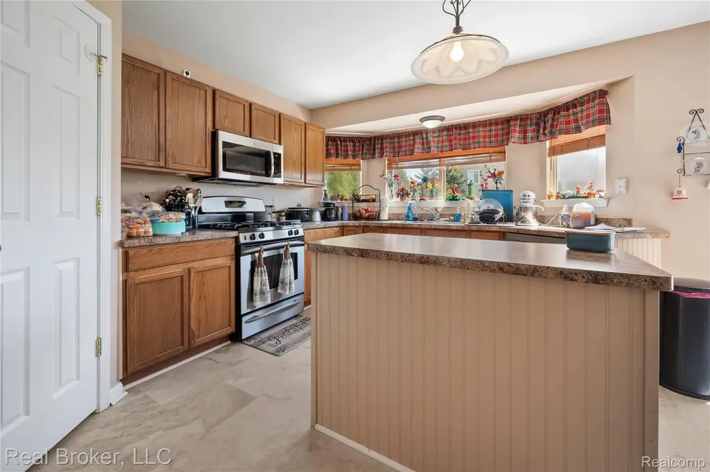 58767 Hunters Court South Lyon City MI 48178