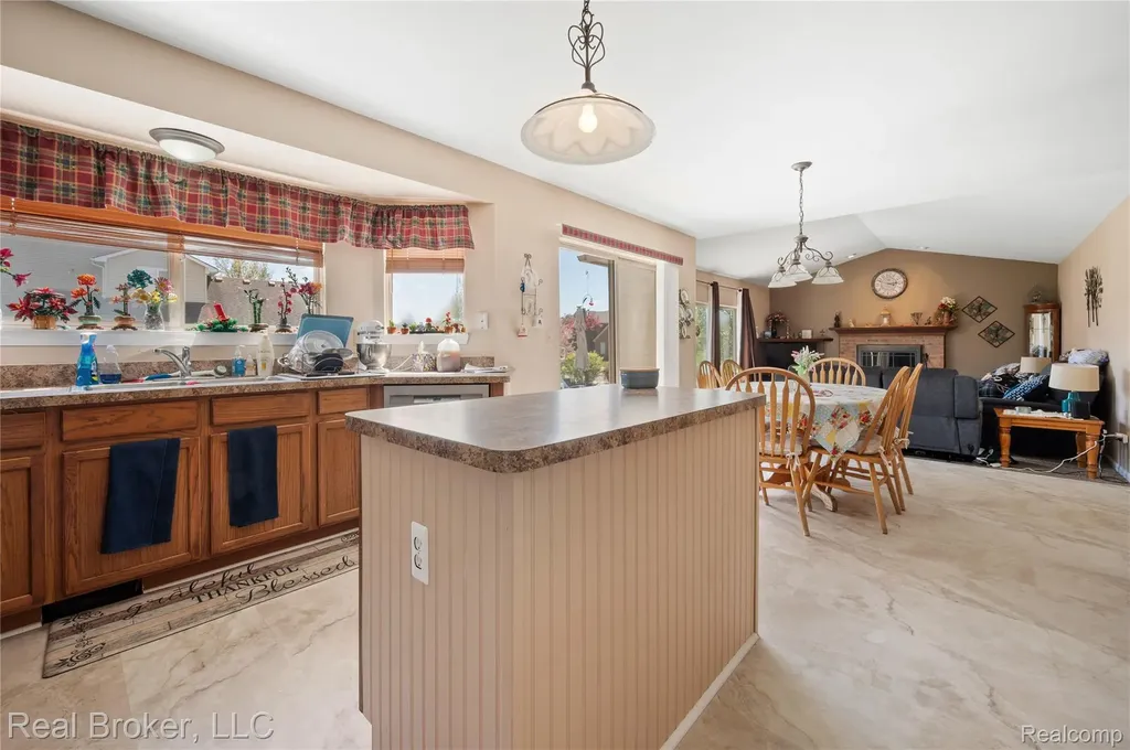 58767 Hunters Court South Lyon City MI 48178