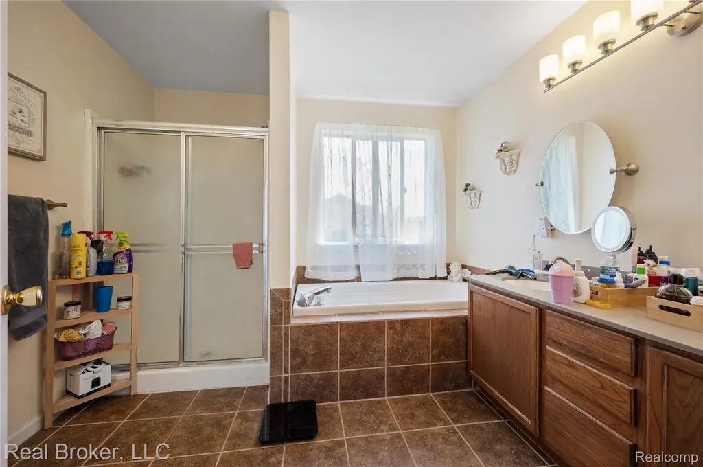 58767 Hunters Court South Lyon City MI 48178