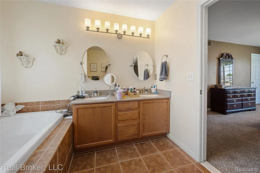 58767 Hunters Court South Lyon City MI 48178