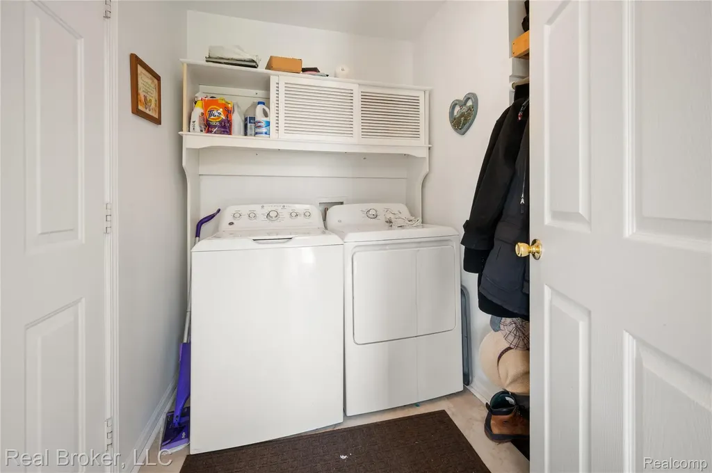 58767 Hunters Court South Lyon City MI 48178