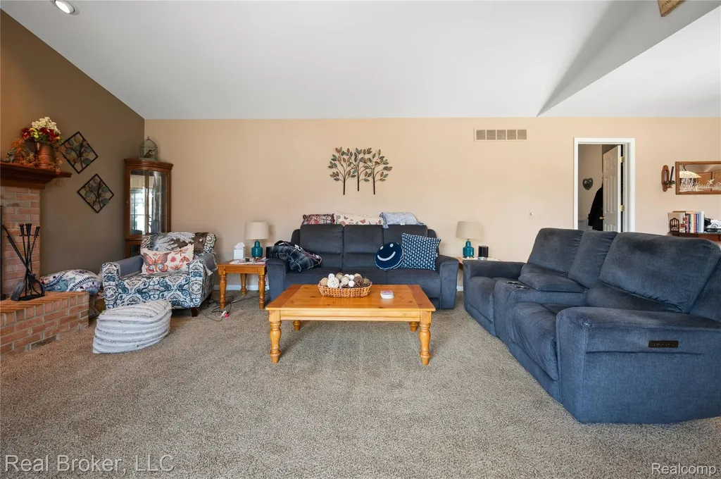 58767 Hunters Court South Lyon City MI 48178