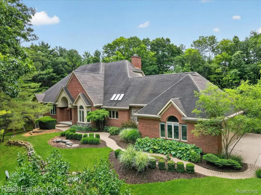 425 Courtney Road Addison Township MI 48367