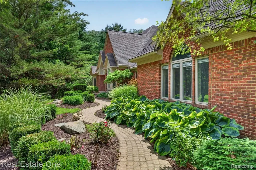 425 Courtney Road Addison Township MI 48367