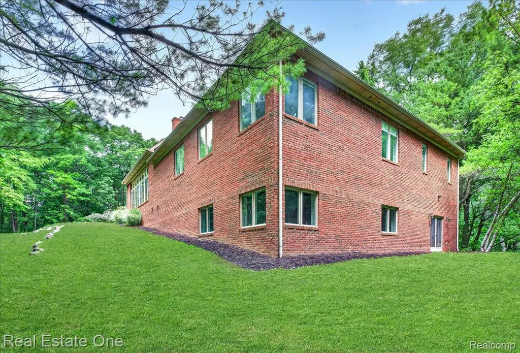 425 Courtney Road Addison Township MI 48367