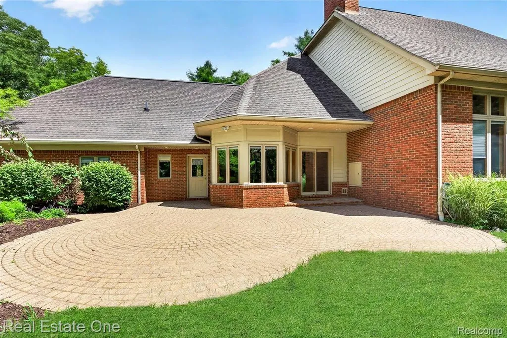425 Courtney Road Addison Township MI 48367