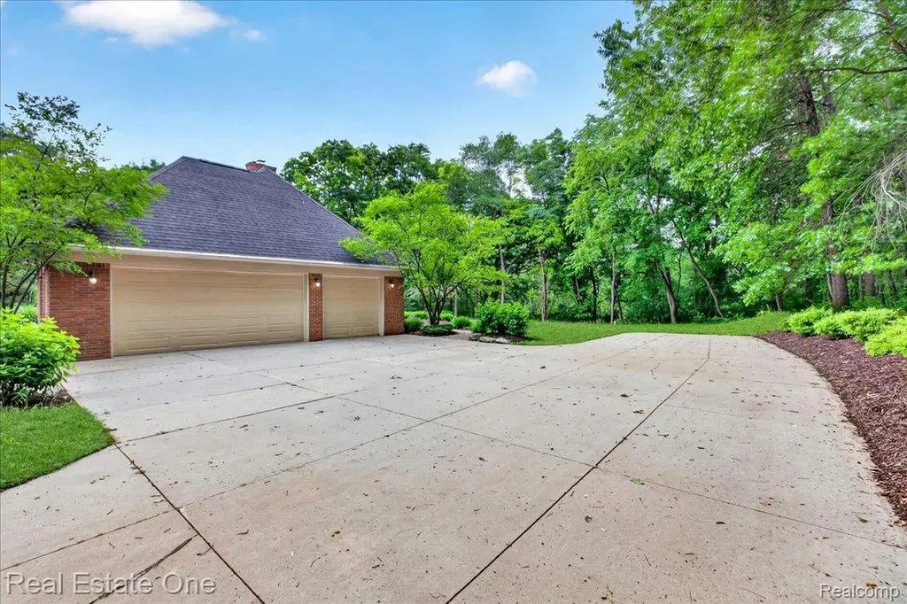 425 Courtney Road Addison Township MI 48367