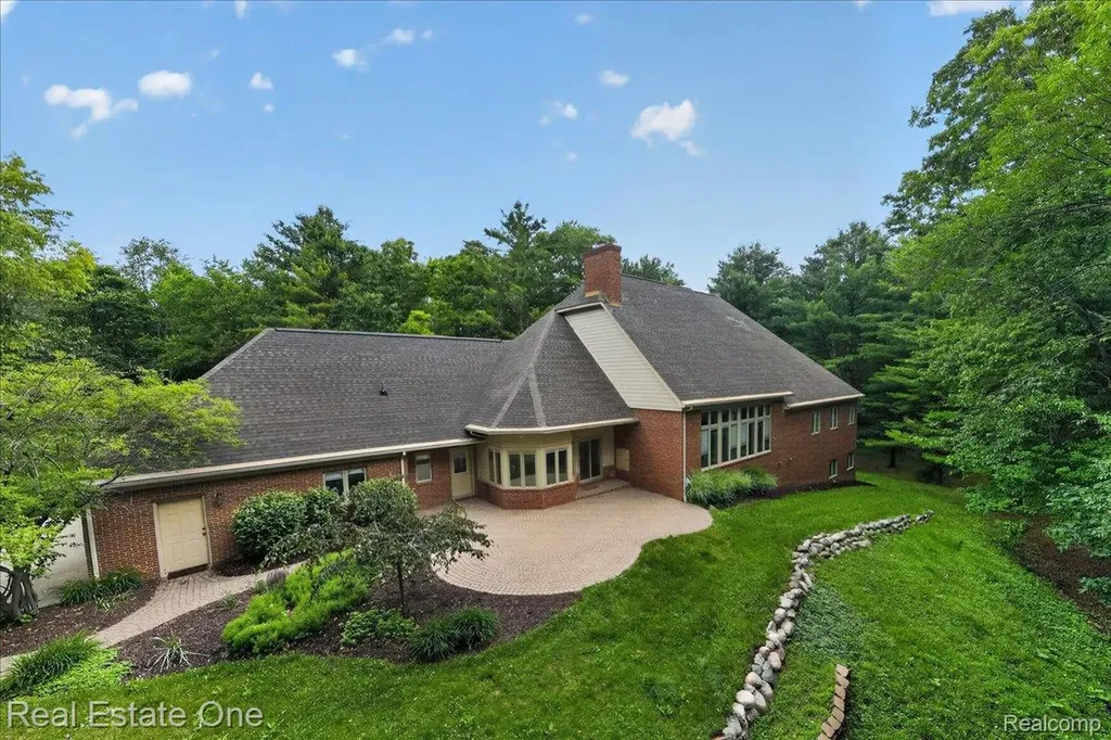 425 Courtney Road Addison Township MI 48367