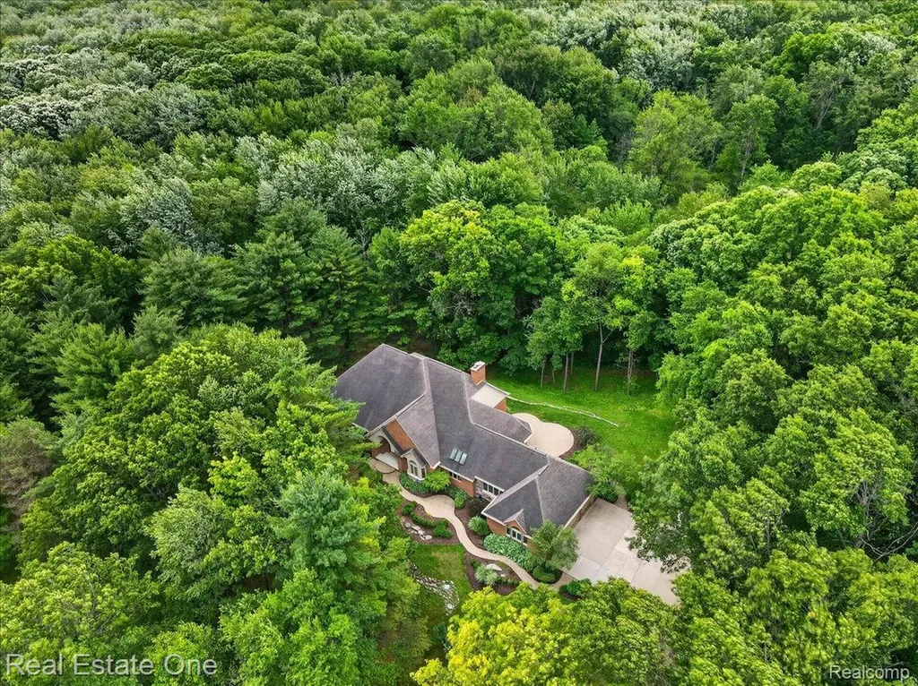 425 Courtney Road Addison Township MI 48367