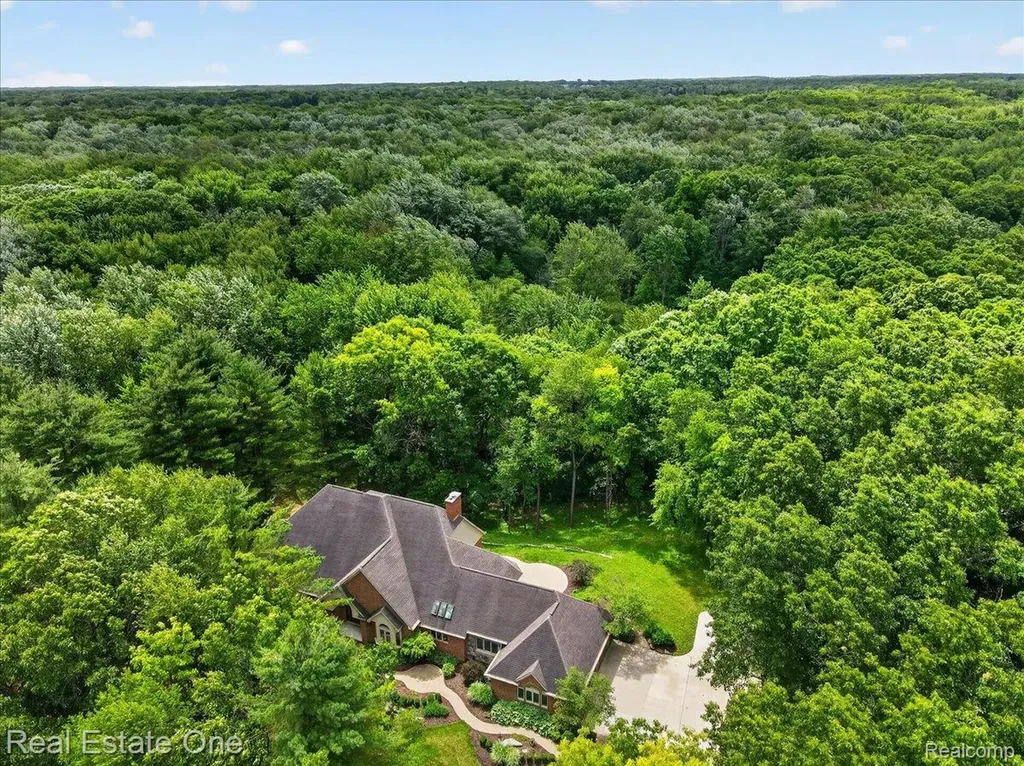 425 Courtney Road Addison Township MI 48367