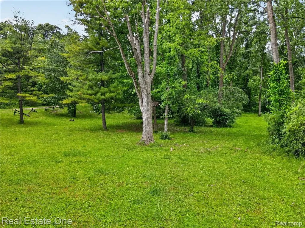 425 Courtney Road Addison Township MI 48367