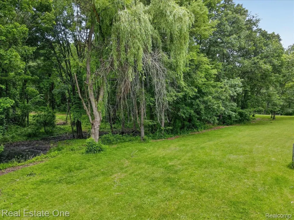 425 Courtney Road Addison Township MI 48367