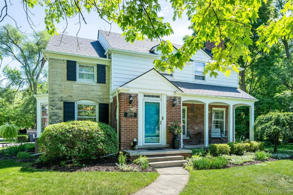 28090 Sunset Boulevard W Lathrup Village City MI 48076