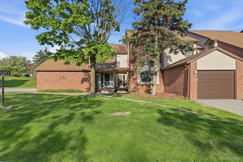 6680 Ridgefield Circle West Bloomfield Charter Township MI 48322