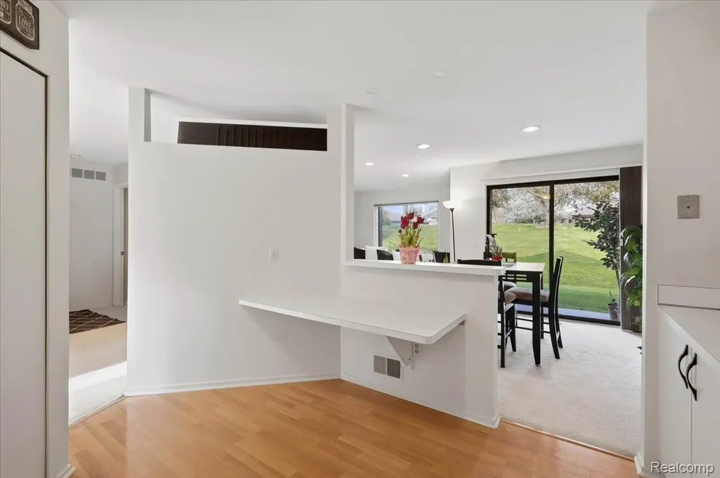 6680 Ridgefield Circle West Bloomfield Charter Township MI 48322