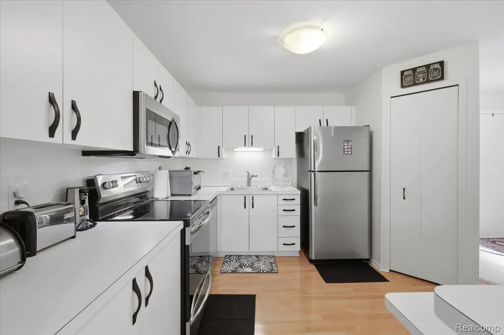 6680 Ridgefield Circle West Bloomfield Charter Township MI 48322