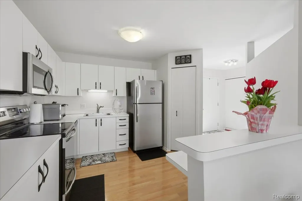 6680 Ridgefield Circle West Bloomfield Charter Township MI 48322