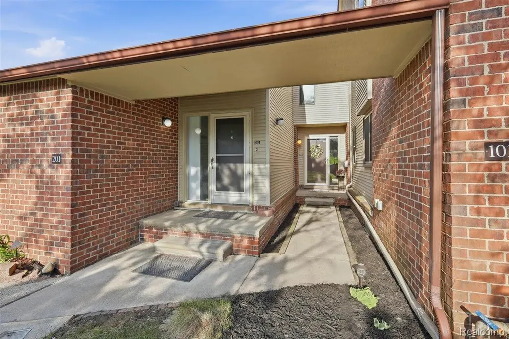 6680 Ridgefield Circle West Bloomfield Charter Township MI 48322