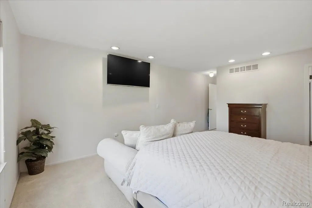 6680 Ridgefield Circle West Bloomfield Charter Township MI 48322
