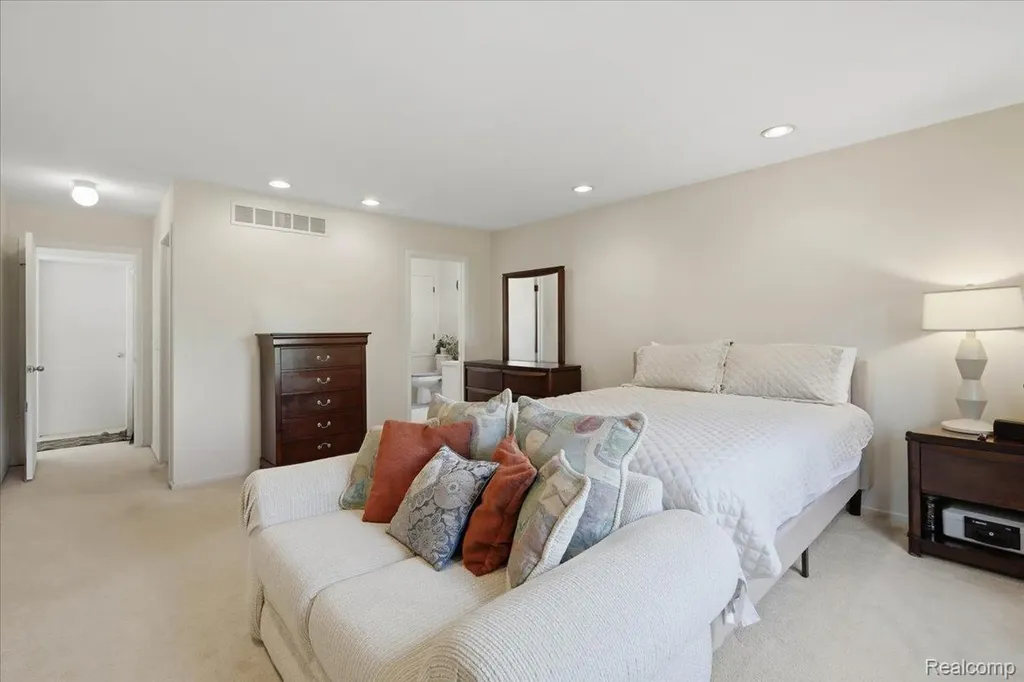 6680 Ridgefield Circle West Bloomfield Charter Township MI 48322