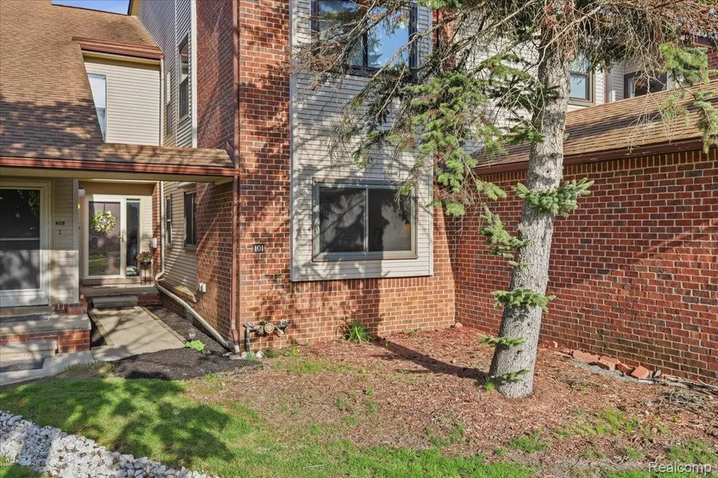 6680 Ridgefield Circle West Bloomfield Charter Township MI 48322